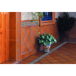 Напольная плитка Gresmanc  BASE 24X24 TRI?NGULO NEGRO 170X85 TABICA E-1 02