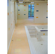 Изображение 2 Плитка для басейнів Interbau Blink Дитячий басейн в оздоровчому комплексі
