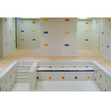 Изображение 3 Плитка для басейнів Interbau Blink Дитячий басейн в оздоровчому комплексі